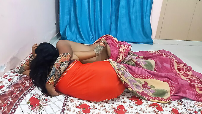 Gadis-Gadis India Desi Menikmati Seks Lesbian Dalam Video Eksplisit Ini