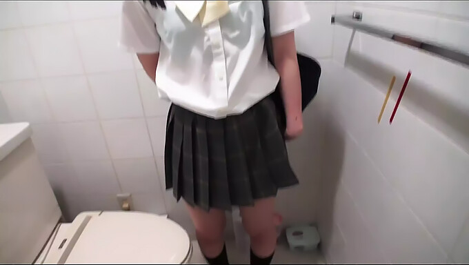 Mamada Y Sexo Oral: Dos Adolescentes Amateurs Japonesas (18+) En La Parte 1