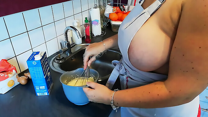 Kitchen Cuisine: Hot European Couple