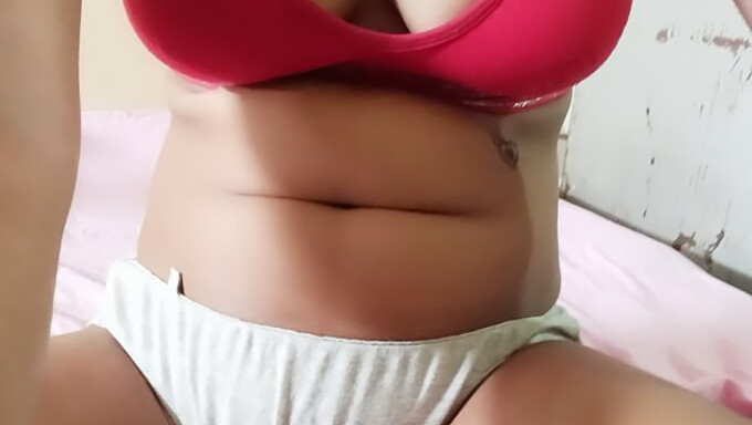 টিন (18+) তার বয়ফ্রেন্ড দ্বারা তার বড় ন্যাচারাল টিটস ফাক করা হয়েছে