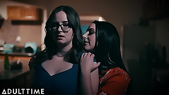 Isteri Lesbian Jay Taylor Dan Angela White Menikmati Syarikat Masing-Masing