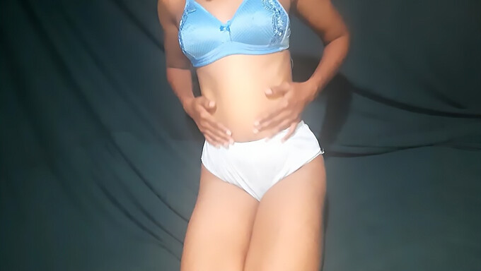 Sri Lankan Beauty'S Blue Bra Finger Masturbation