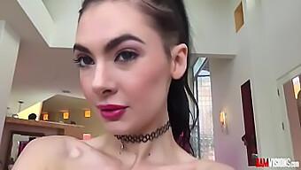 Najstnica Marley Brinx Se Pripravlja Na Analni Seks V Tem Hardcore Videu