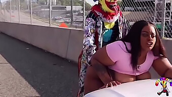 ¡juicy Tee Tiene Su Culo Apretado Follado Por Gibby The Clown! ¡no Te Pierdas Esta Escena Caliente!