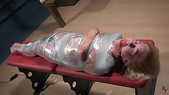 Ikatan Tongkat Ajaib Menyebabkan Beberapa Orgasme Dalam Video Mummification Ini